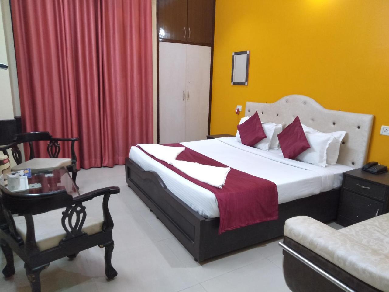 Hotel Paras Plaza Rishīkesh Exterior foto